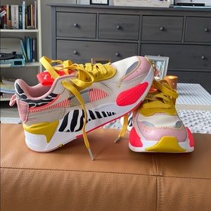 Puma NEVER WORN sneakers